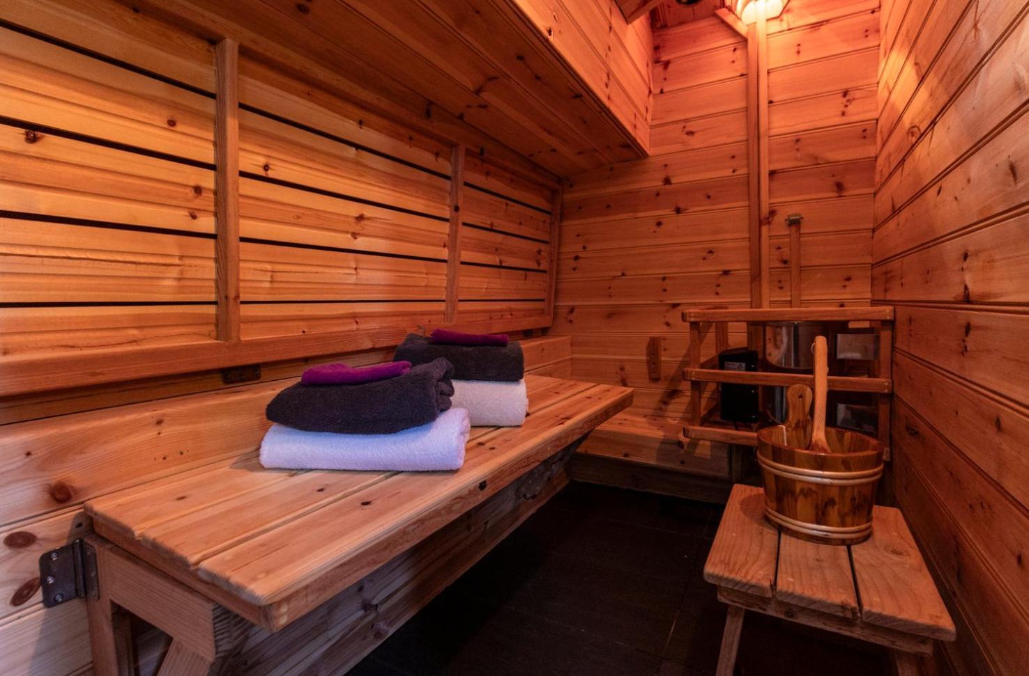 Anna Houseboat Hotel Amsterdam Exterior photo