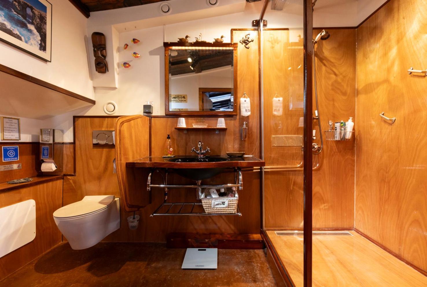 Anna Houseboat Hotel Amsterdam Exterior photo
